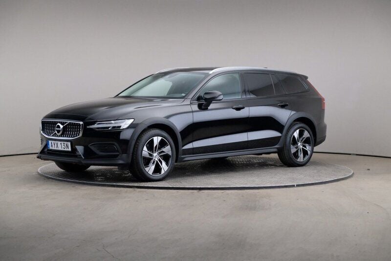 Svart Begagnad 2021 Volvo V60 CC Kombi | 329 000 kr (Marknadspris) - Bild 1/4