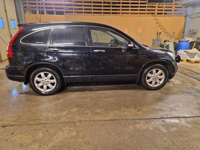 Svart Begagnad 2007 Honda CR-V SUV | 52 000 kr (Marknadspris) - Bild 1/4
