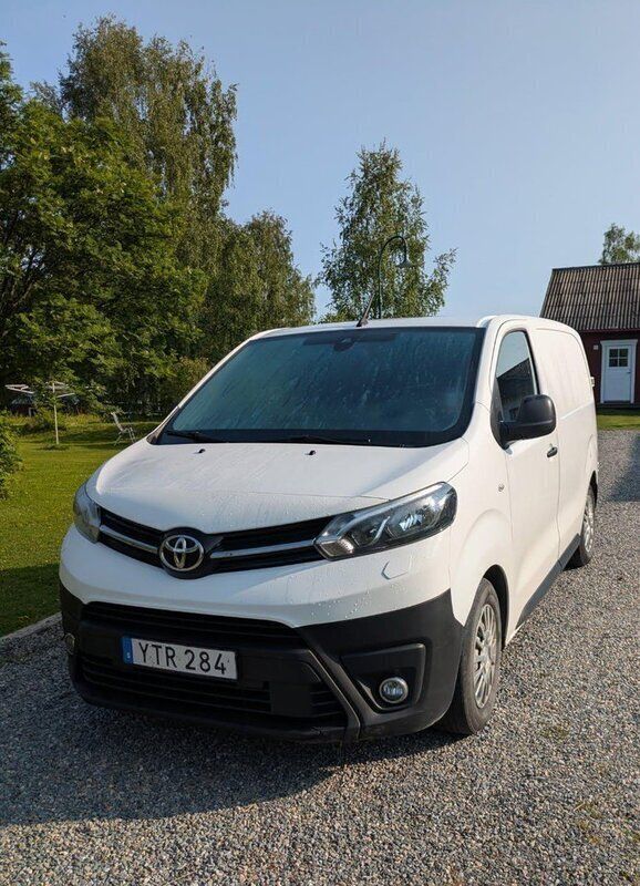 Vit Begagnad 2017 Toyota Proace Van | 130 000 kr (Marknadspris) - Bild 1/4