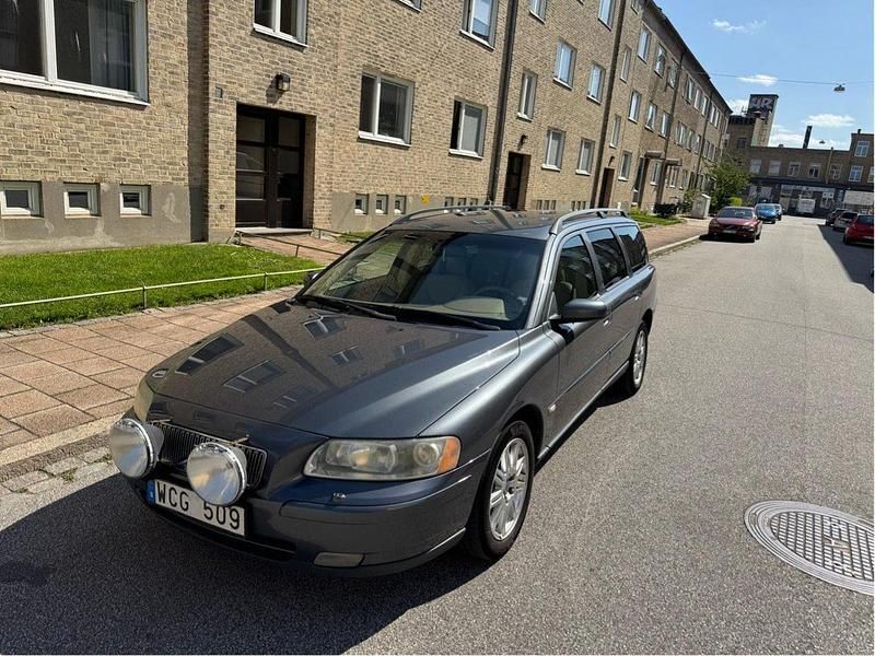 Grå Begagnad 2005 Volvo V70 Kombi | 23 500 kr (Marknadspris) - Bild 1/4