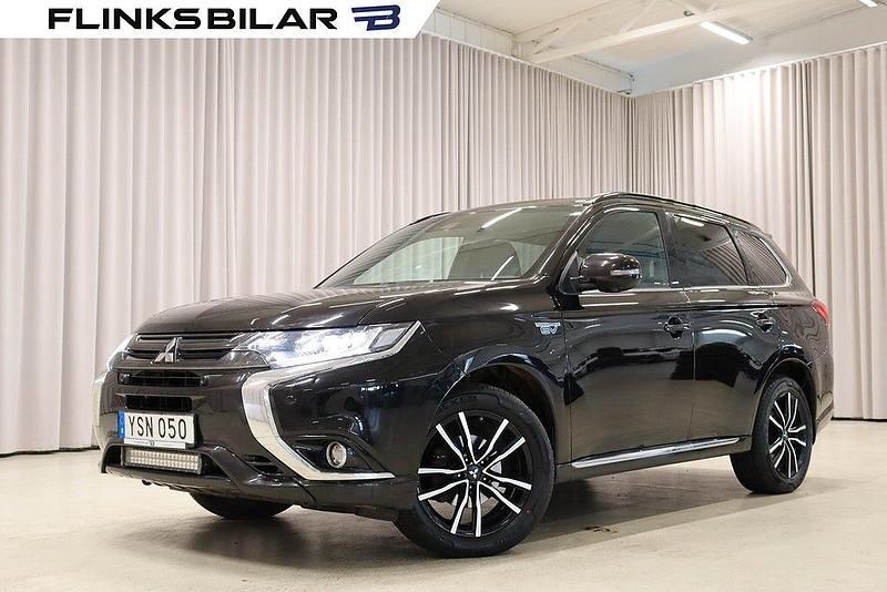 Svart Begagnad 2017 Mitsubishi Outlander P-HEV Edition SUV | 199 900 kr (Dyr) - Bild 1/4