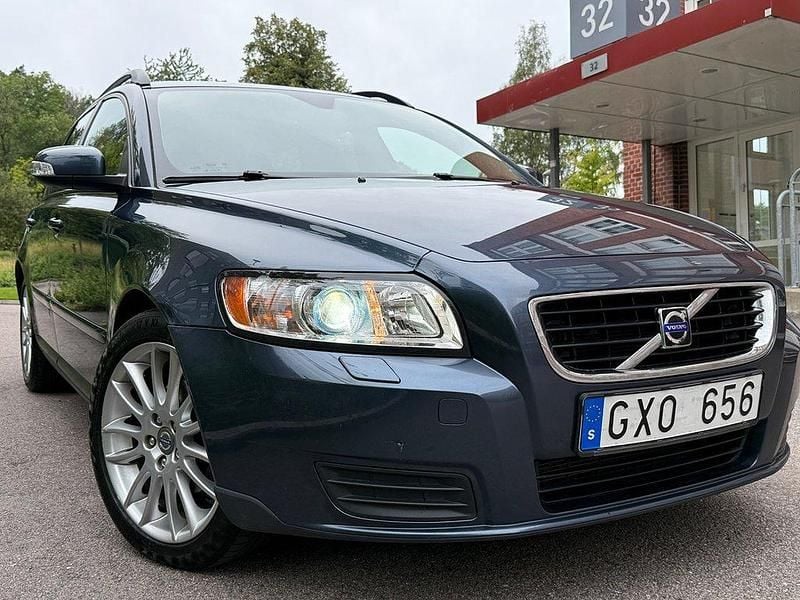 Blå Begagnad 2008 Volvo V50 Kombi | 24 900 kr (Bra pris) - Bild 1/4