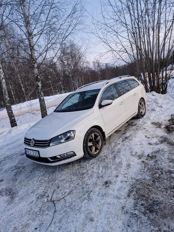 Begagnad VW Passat 150 HK (110 kW) 2011 Vit Kombi
