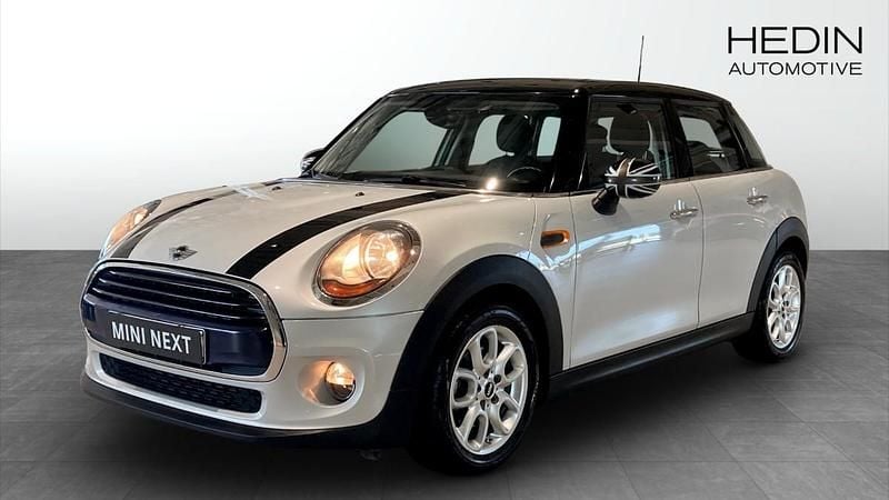 Begagnad 2017 Mini Cooper Halvkombi | 134 700 kr (Superpris) - Bild 1/4