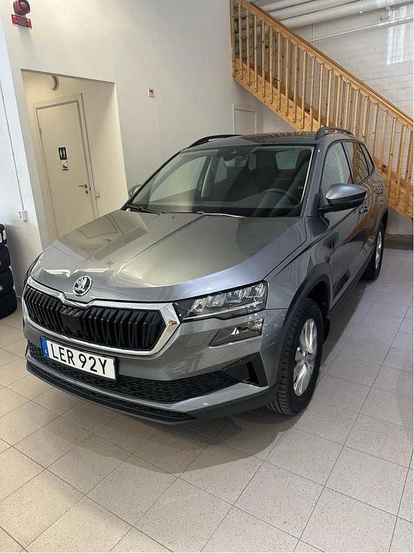 Grå Begagnad 2025 Skoda Karoq SUV | 150 000 kr - Bild 1/2
