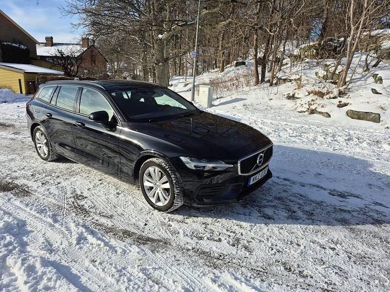 Begagnad 2020 Volvo V60 Momentum Kombi | 230 000 kr (Marknadspris) - Bild 1/3