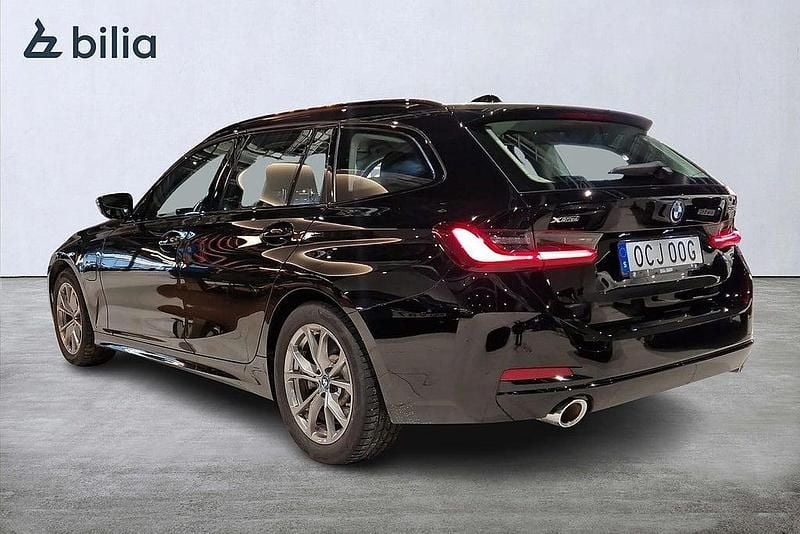 Begagnad BMW 330e 184 HK (135 kW) 2023 Svart Kombi