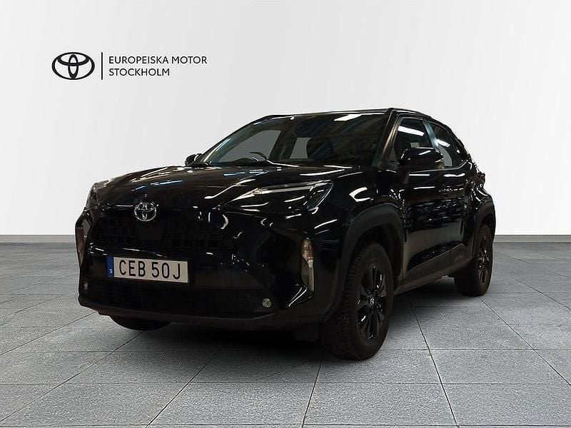 Svart Begagnad 2024 Toyota Yaris Cross Active SUV | 284 900 kr (Marknadspris) - Bild 1/3