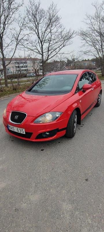 Röd Begagnad 2012 Seat Leon Style Halvkombi | 47 000 kr (Superpris) - Bild 1/4