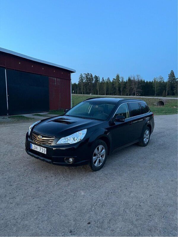 Svart Begagnad 2011 Subaru Outback SUV | 37 000 kr (Bra pris) - Bild 1/4
