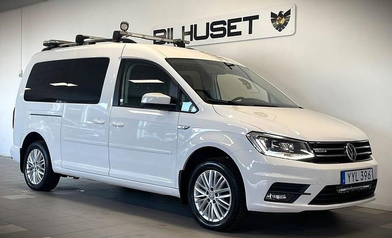 Vit Begagnad 2018 VW Caddy Maxi Life Life Minibuss | 199 900 kr (Marknadspris) - Bild 1/4