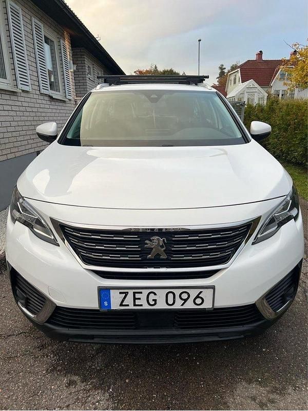 Begagnad 2017 Peugeot 5008 Minibuss | 162 000 kr (Marknadspris) - Bild 1/4