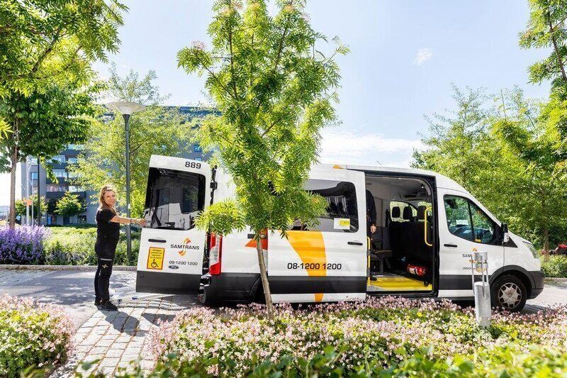 Vit Begagnad 2022 Ford Transit Kombi | 340 000 kr (Lite dyr) - Bild 1/1
