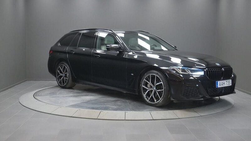 Svart Begagnad 2022 BMW 540 M Sport Kombi | 519 000 kr - Bild 1/4