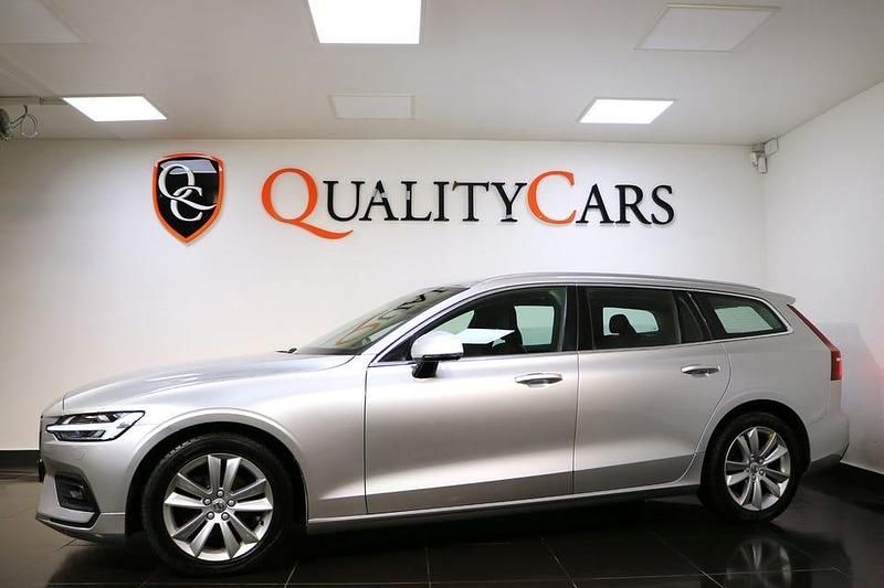 Begagnad Volvo V60 Momentum 190 HK (139 kW) 2020 Silver Kombi