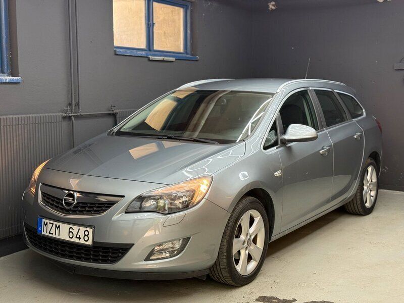 Grå Begagnad 2012 Opel Astra Kombi | 44 900 kr (Marknadspris) - Bild 1/4