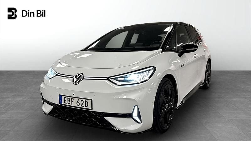 Vit Begagnad 2024 VW ID.3 GTX Halvkombi | 559 000 kr - Bild 1/4