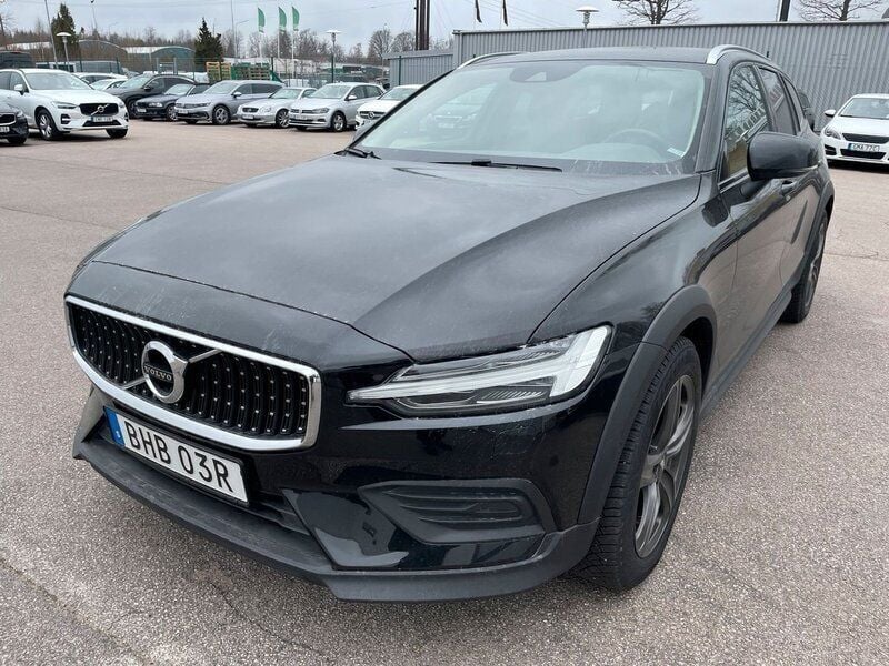 Svart Begagnad 2022 Volvo V60 CC Kombi | 299 000 kr (Bra pris) - Bild 1/2