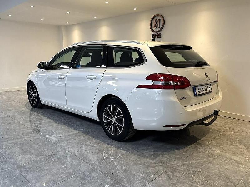 Begagnad Peugeot 308 SW 120 HK (88 kW) 2017 Vit Kombi