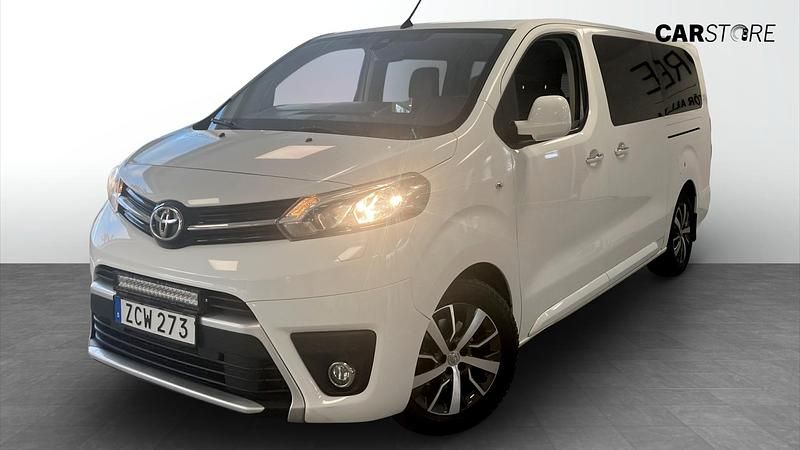 Vit Begagnad 2018 Toyota Proace Verso Kombi | 279 900 kr (Marknadspris) - Bild 1/4