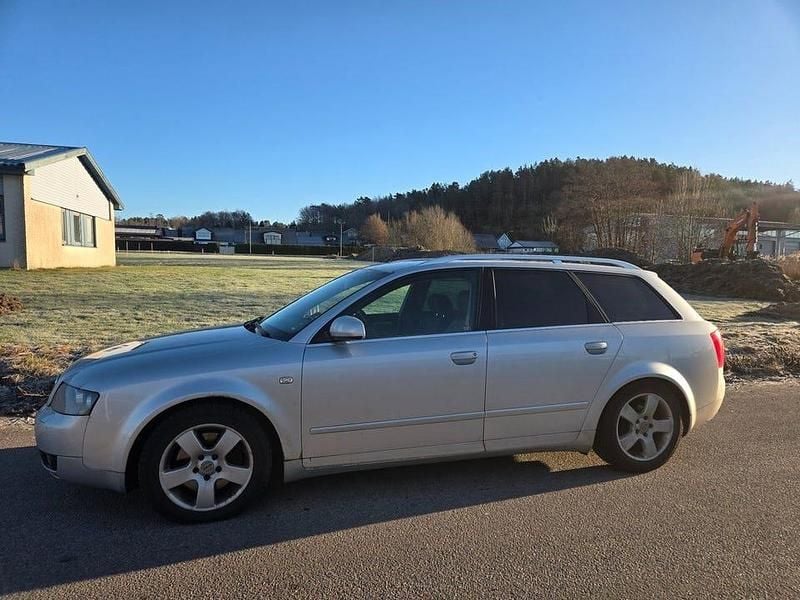 Silvermetallic Begagnad 2004 Audi A4 Kombi | 34 900 kr (Marknadspris) - Bild 1/4