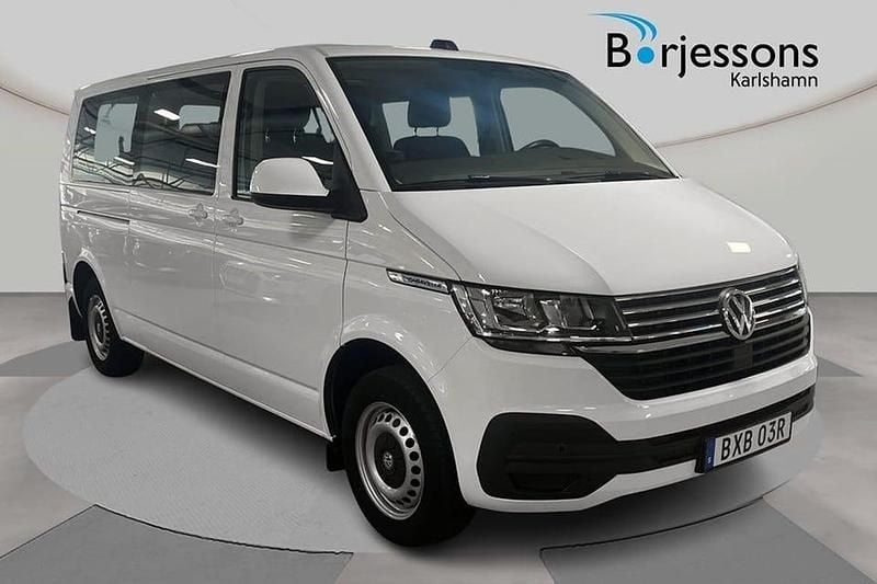 Vit Begagnad 2022 VW Caravelle Minibuss | 369 000 kr (Superpris) - Bild 1/4
