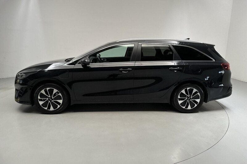 Svart Begagnad 2023 Kia Ceed Kombi | 243 000 kr (Bra pris) - Bild 1/4