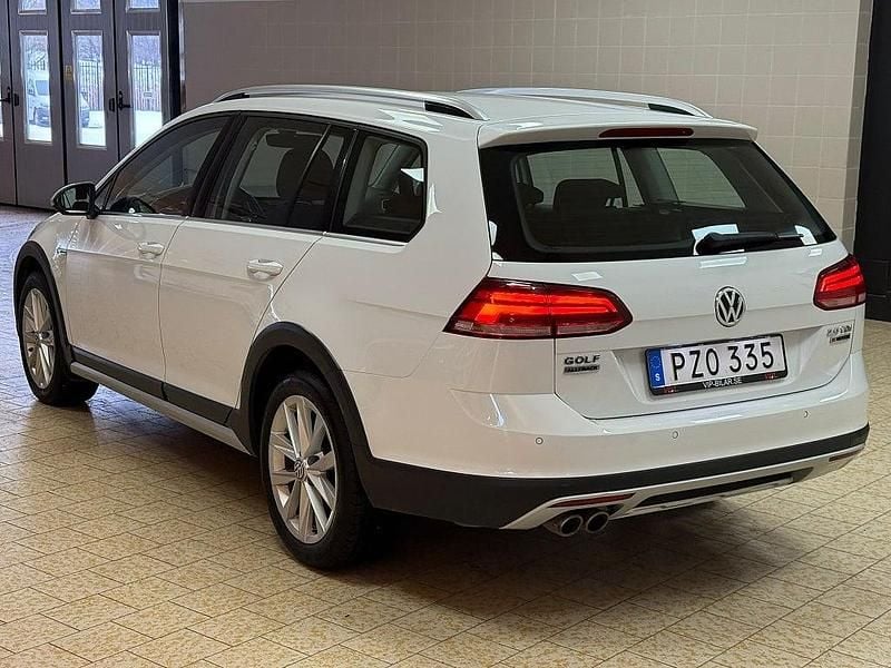 Begagnad VW Golf Alltrack 184 HK (135 kW) 2017 Vit Kombi