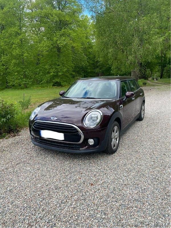 Röd Begagnad 2017 Mini Cooper Clubman Kombi | 120 000 kr (Superpris) - Bild 1/4