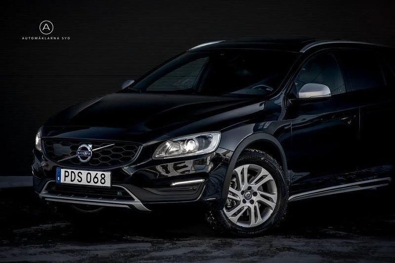 Begagnad Volvo V60 CC Summum 200 HK (147 kW) 2017 Svart Kombi