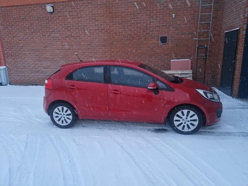 Begagnad 2013 Kia Rio Halvkombi | 79 000 kr (Superpris) - Bild 1/4