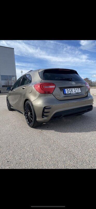 Grå Begagnad 2014 Mercedes A45 AMG AMG Halvkombi | 229 000 kr (Bra pris) - Bild 1/4