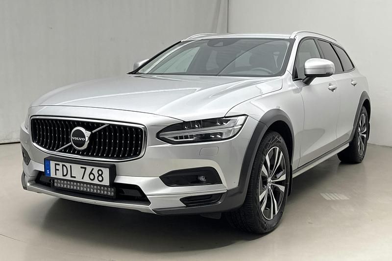 Silver Begagnad 2021 Volvo V90 CC Momentum Kombi | 320 000 kr - Bild 1/4