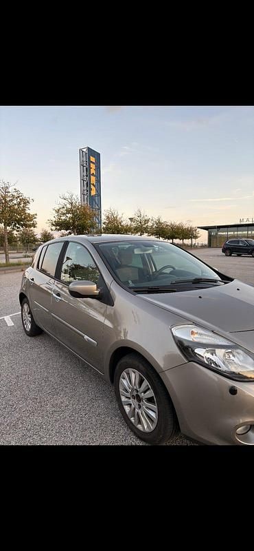 Begagnad 2010 Renault Clio R.S. Halvkombi | 31 500 kr (Marknadspris) - Bild 1/3