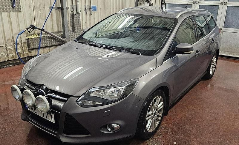 Brun Begagnad 2012 Ford Focus Titanium Kombi | 35 000 kr (Superpris) - Bild 1/4