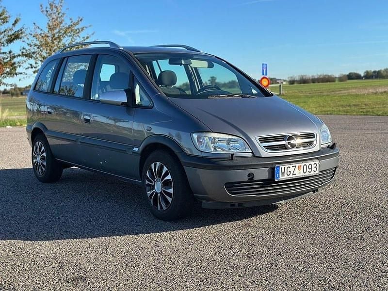 Begagnad Opel Zafira 125 HK (91 kW) 2005 Grå Minibuss