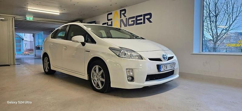 Vit Begagnad 2010 Toyota Prius Halvkombi | 89 900 kr (Marknadspris) - Bild 1/4
