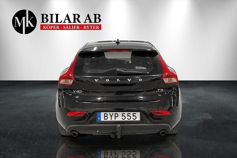 Begagnad Volvo V40 Kinetic 150 HK (110 kW) 2012 Svart Halvkombi