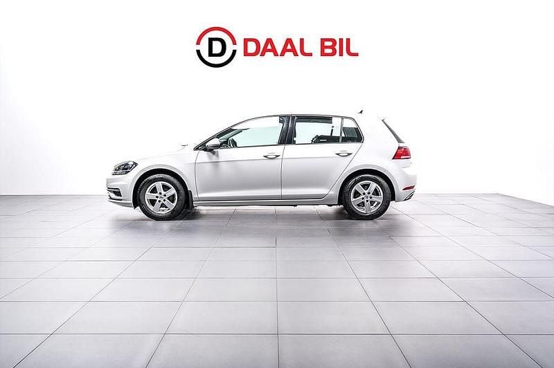 Vit Begagnad 2017 VW Golf VII Halvkombi | 169 700 kr (Marknadspris) - Bild 1/4