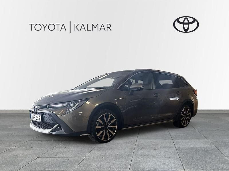 Grön Begagnad 2022 Toyota Corolla SUV | 289 900 kr (Marknadspris) - Bild 1/3