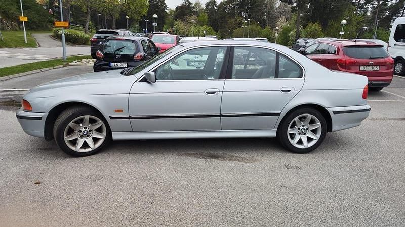 Begagnad BMW 523 170 HK (125 kW) 1997 Silver grå Sedan