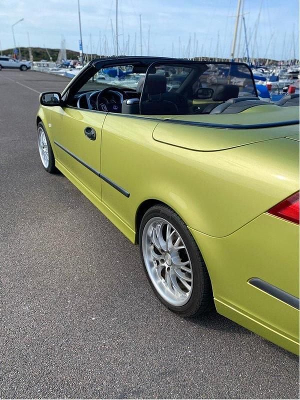 Gul Begagnad 2004 Saab 9-3 Cabriolet Vector Cab | 130 000 kr (Dyr) - Bild 1/4