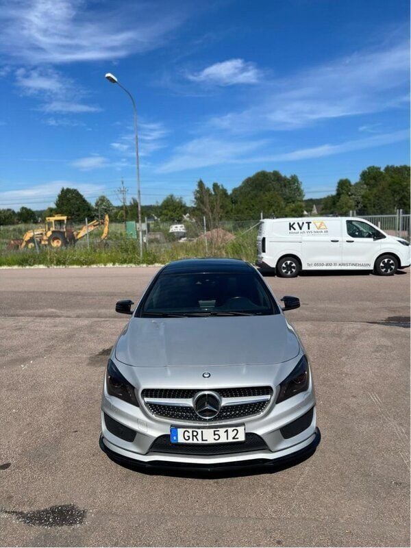 Silver Begagnad 2015 Mercedes CLA200 AMG Sportkupé | 194 999 kr (Marknadspris) - Bild 1/4