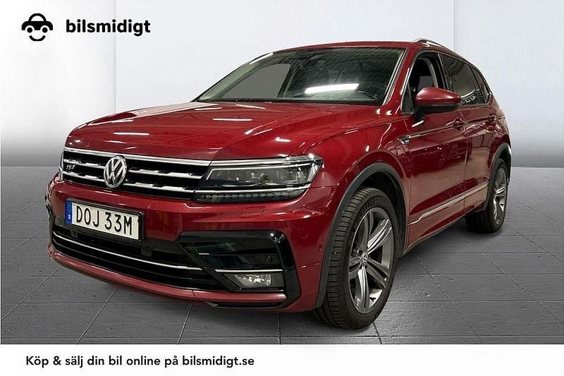 Mörkröd Begagnad 2020 VW Tiguan Allspace SUV | 239 800 kr (Marknadspris) - Bild 1/4