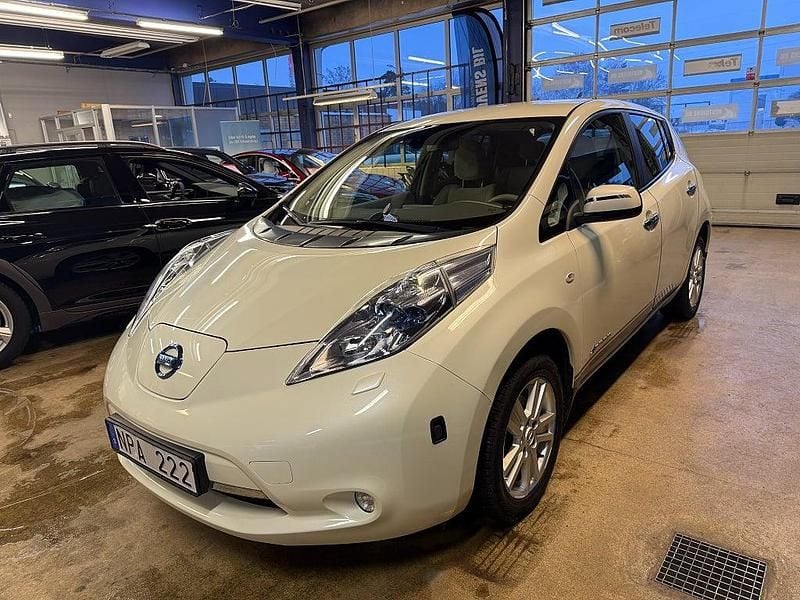 Begagnad Nissan Leaf 80 kW (109 HK) 2011 Vit Halvkombi