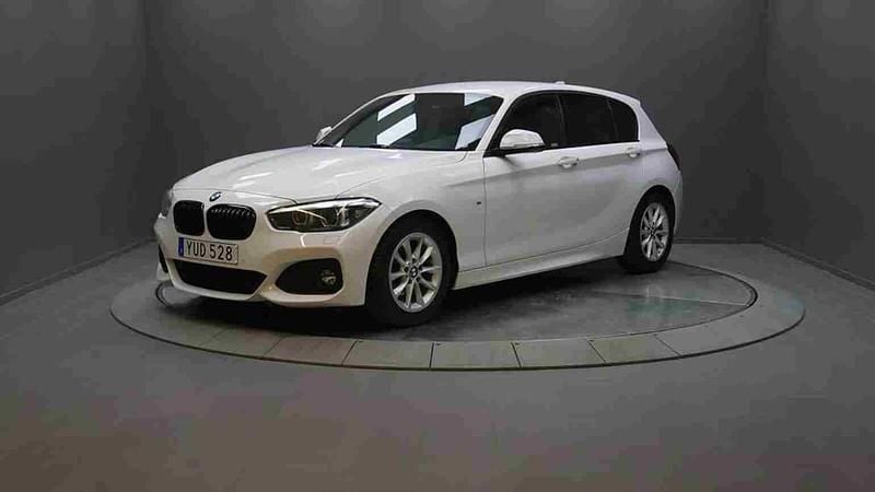 Vit Begagnad 2019 BMW 118 Halvkombi | 215 000 kr (Bra pris) - Bild 1/1
