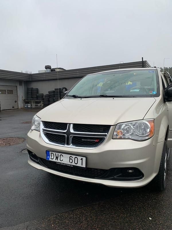 Begagnad Dodge Grand Caravan 287 HK (211 kW) 2013 Minibuss