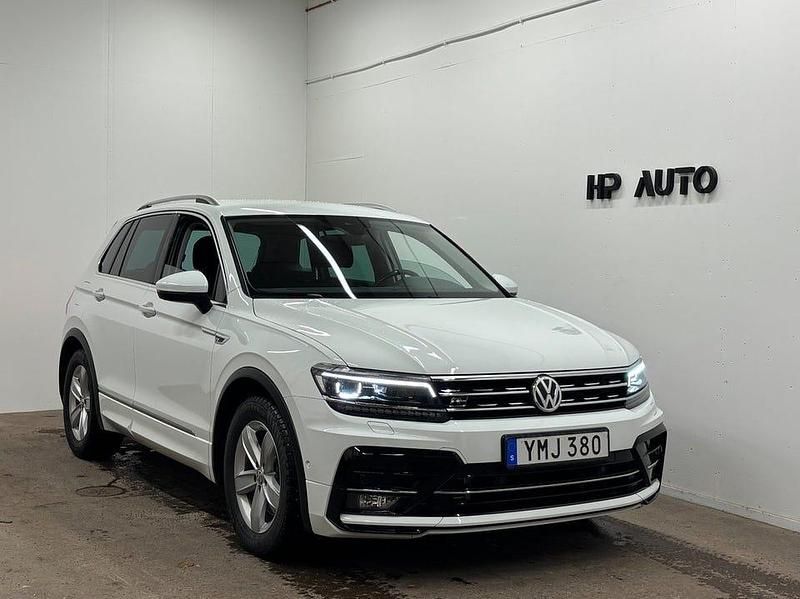 Vit Begagnad 2017 VW Tiguan R-line SUV | 239 900 kr (Marknadspris) - Bild 1/4