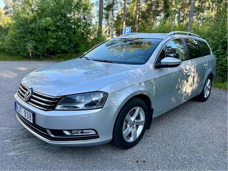 Silver Begagnad 2013 VW Passat Kombi | 49 000 kr (Superpris) - Bild 1/4
