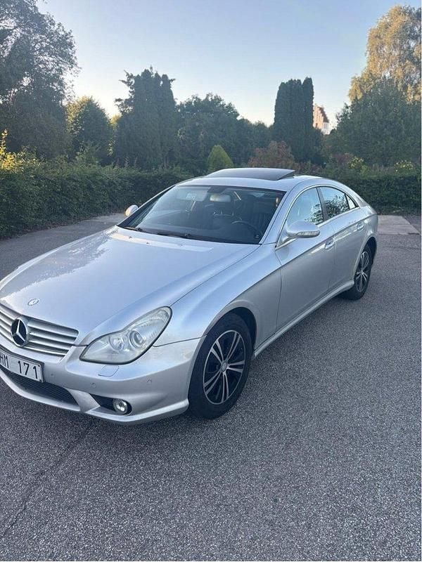 Silver Begagnad 2005 Mercedes CLS500 Sportkupé | 74 900 kr - Bild 1/4